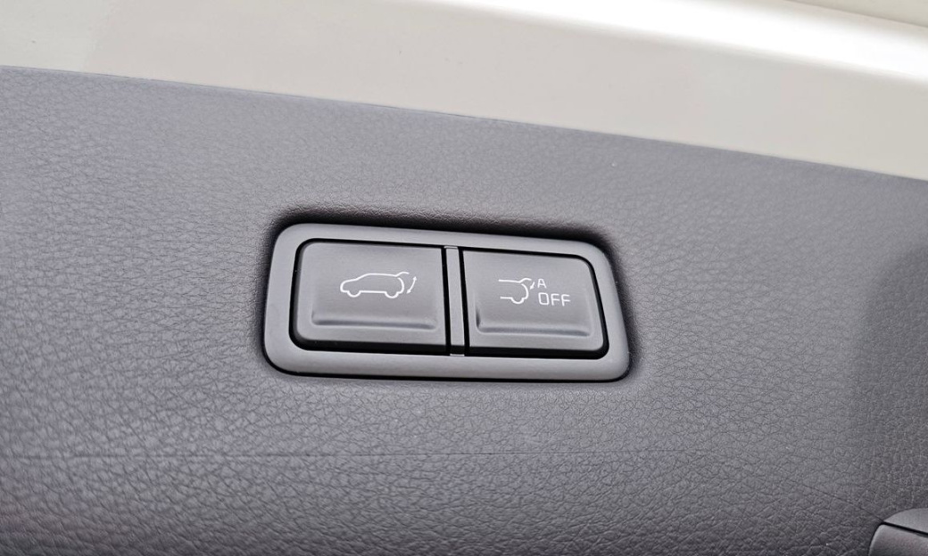 Kia Carnival 7-Seater Signature, 2024