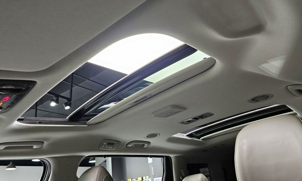 Kia Carnival 9-Seater Gravity, 2025