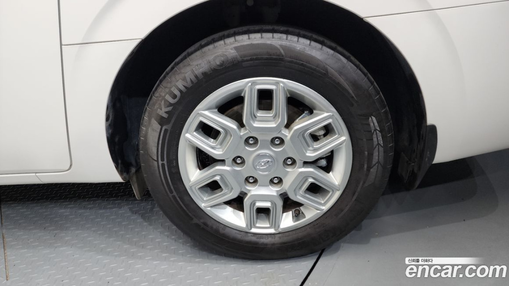 Hyundai Staria Tourer 11-Seater, 2024