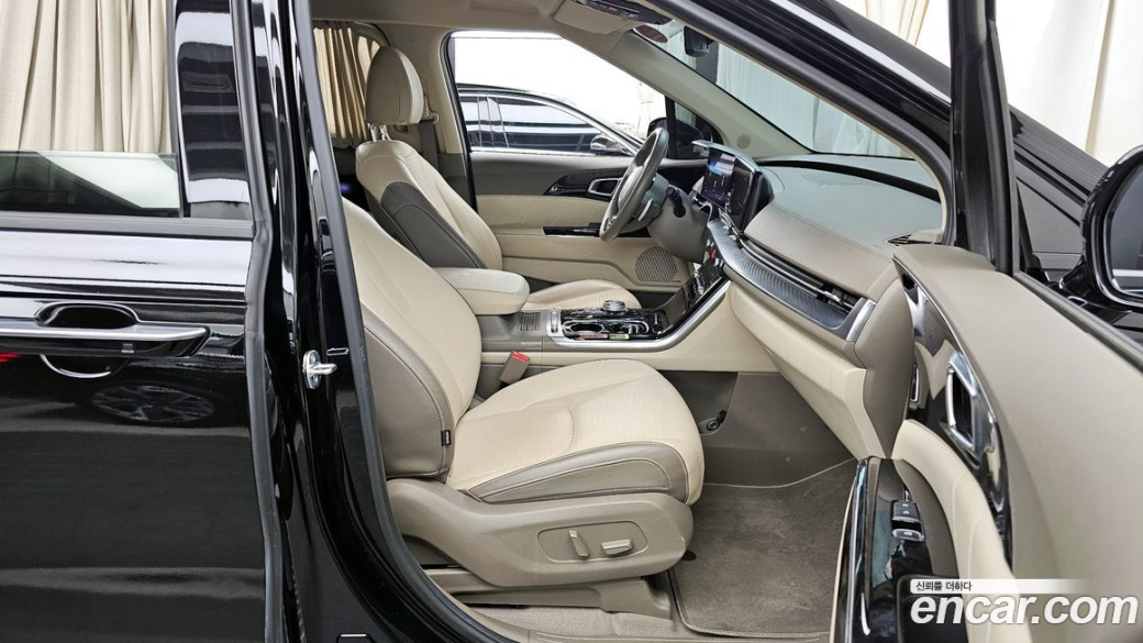 Kia Carnival 7-Seater Hi-Limousine, 2023