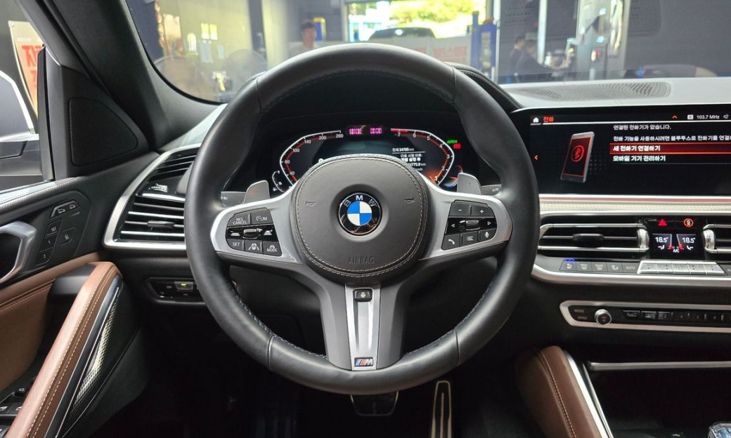 BMW X6 xDrive40i M Sport, 2022