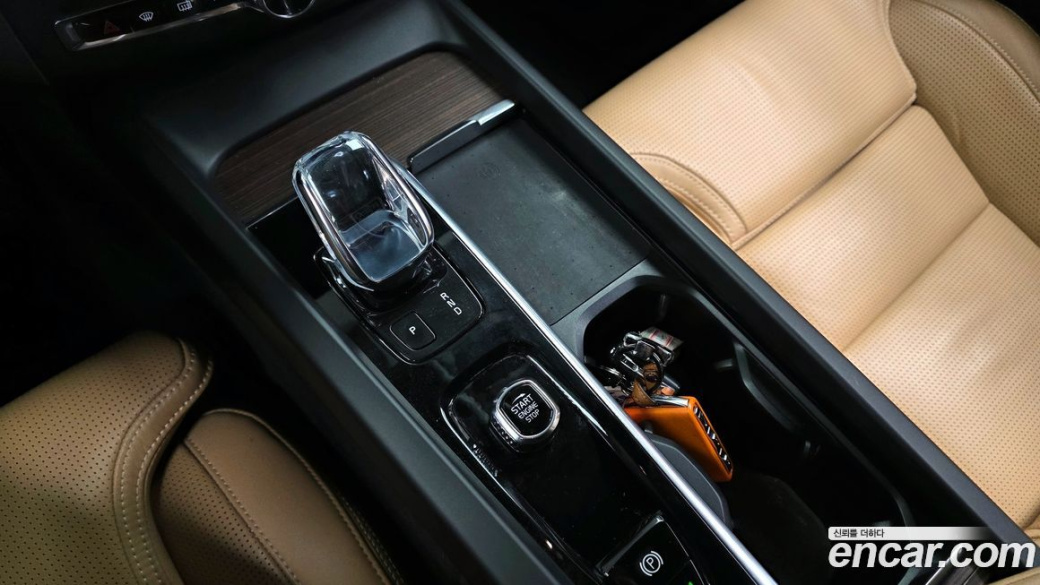 Volvo XC60 B6 Inscirtion, 2022