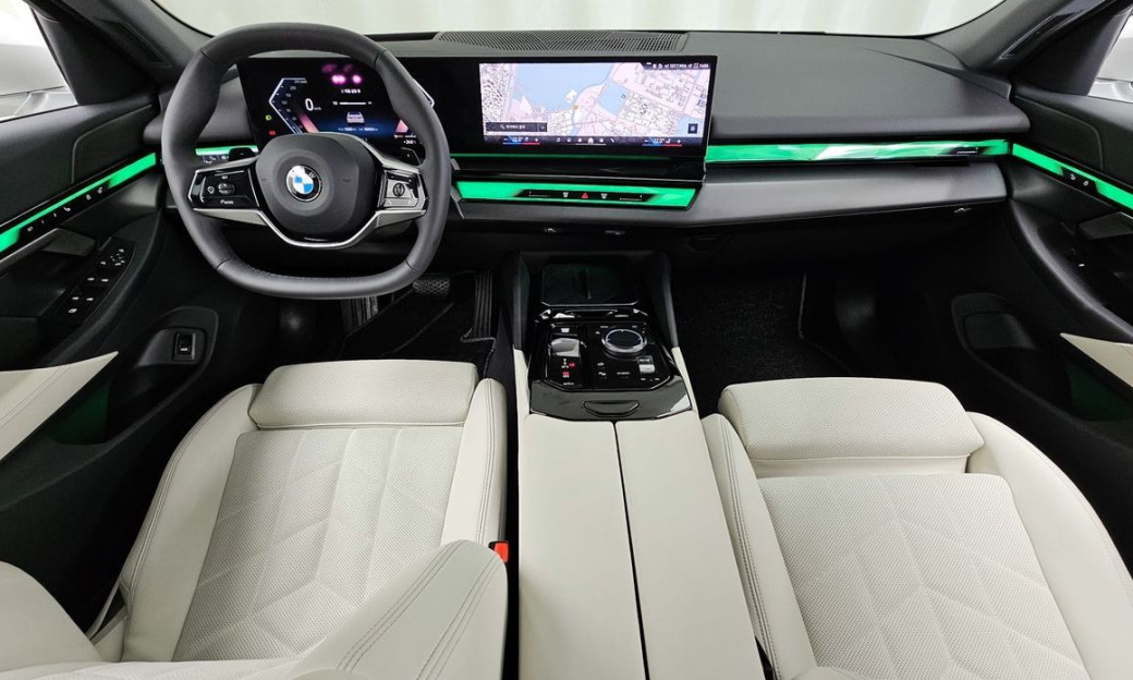 BMW 5-Series 520i, 2025