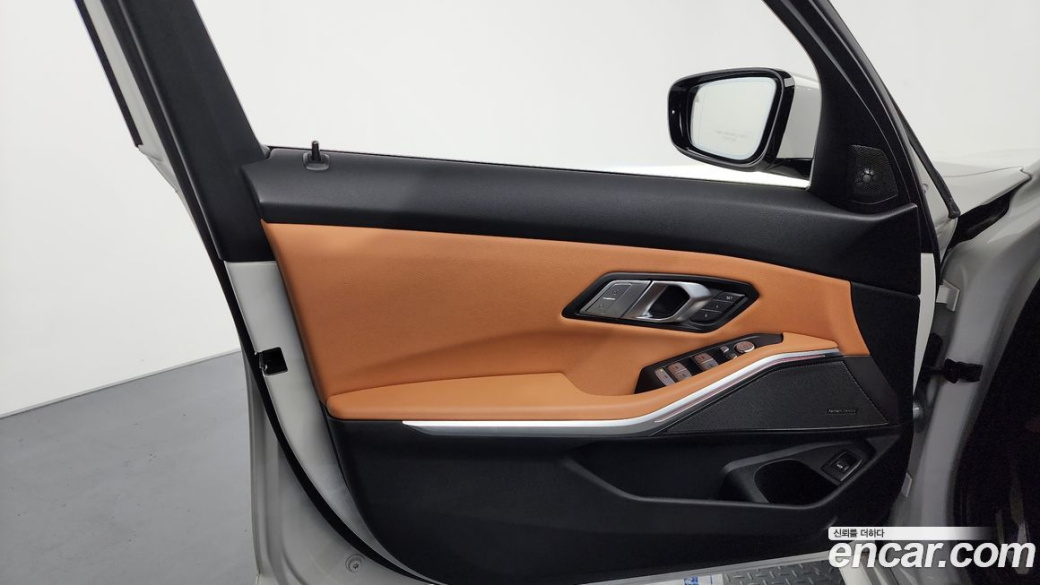 BMW 3-Series 320i M Sport, 2023
