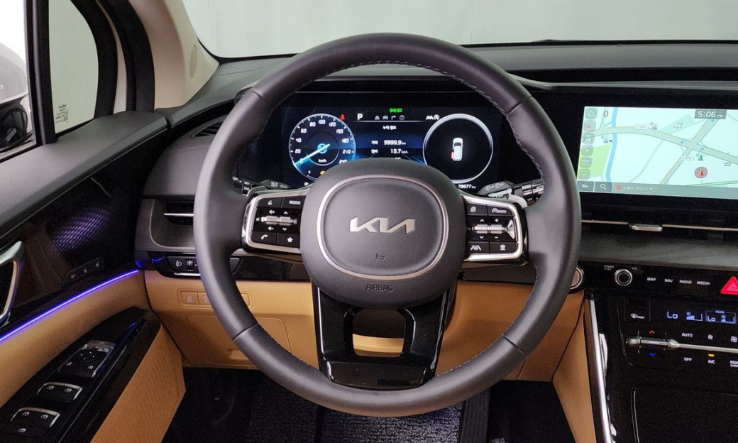 Kia Carnival 9-Seater Signature, 2023