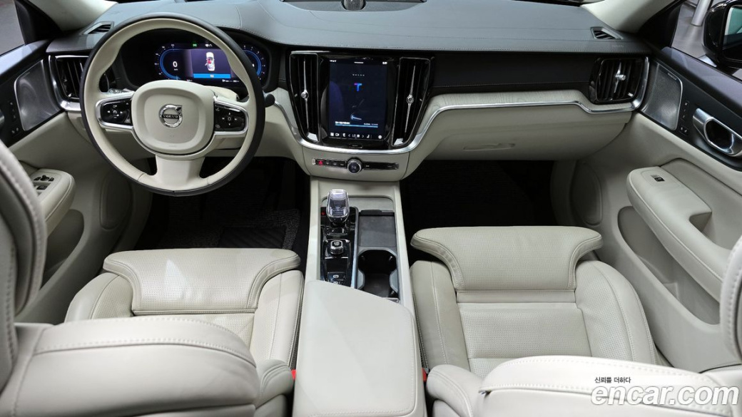 Volvo S60 B5 Ultimate Dark, 2024
