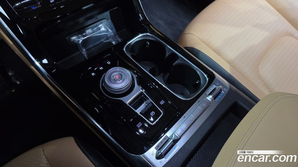 Kia Carnival 7-Seater Outdoor, 2023