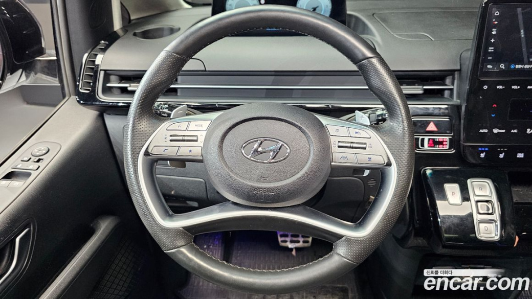 Hyundai Staria 4WD Lounge 9-Seater, 2024