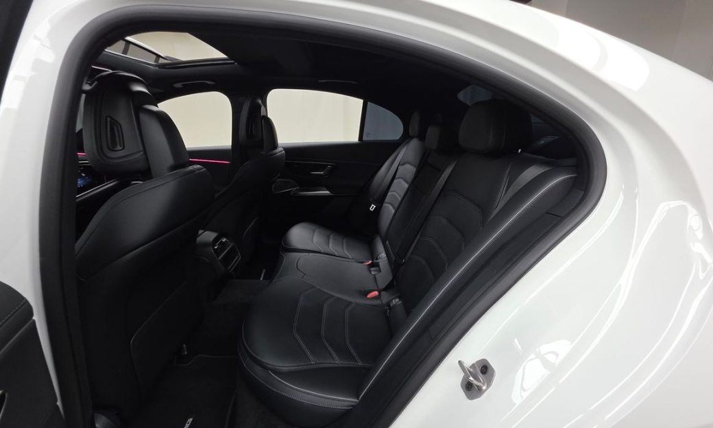 Mercedes-Benz E-Class E300 4MATIC AMG Line, 2025