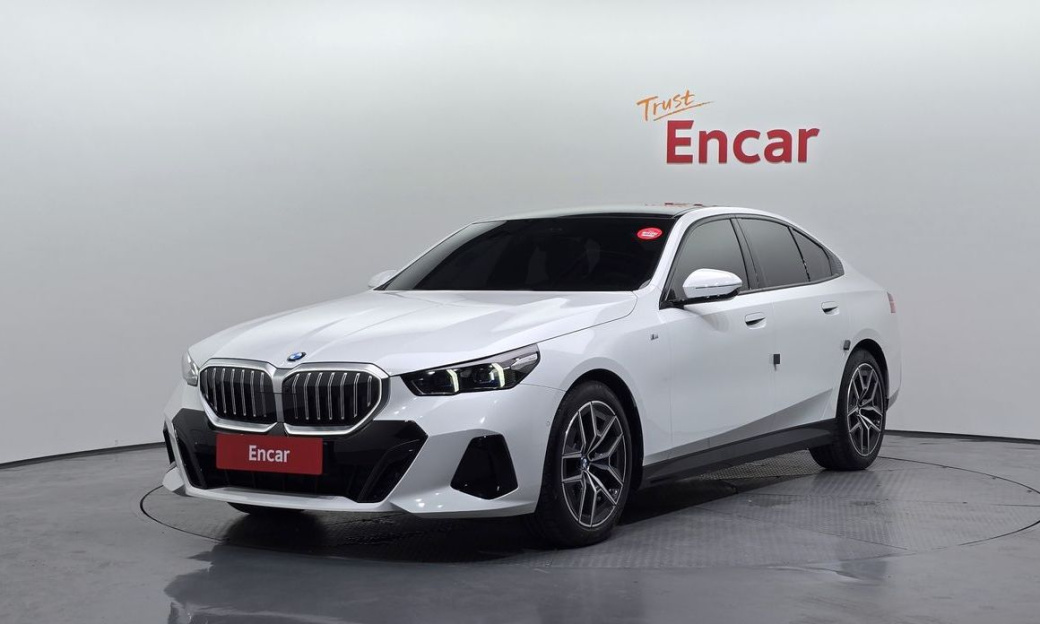 BMW 5-Series 520i M Sport, 2025