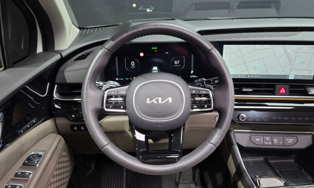 Kia Carnival 9-Seater Signature, 2024