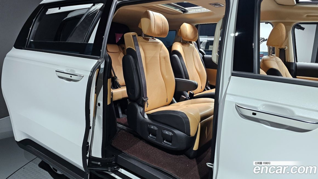 Kia Carnival 7-Seater Signature, 2023
