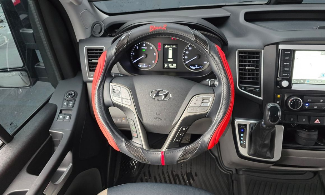 Hyundai Solati 16-seater, 2024