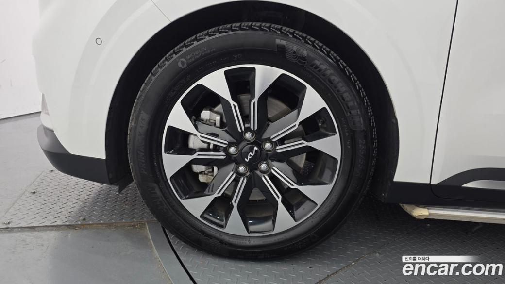 Kia Carnival 7-Seater Signature, 2023