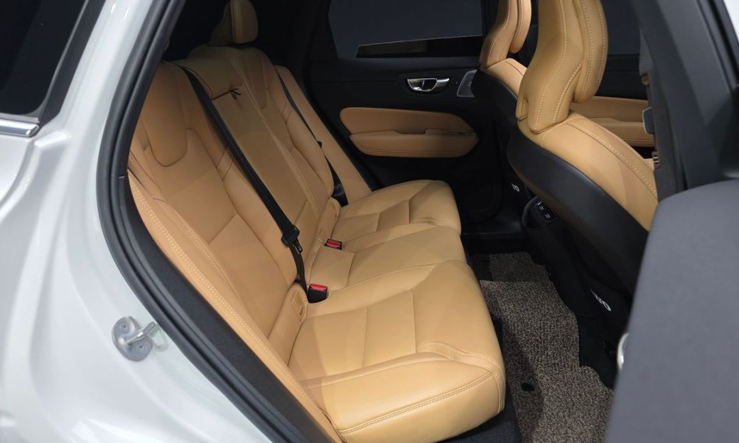 Volvo XC60 B6 Ultimate Bright, 2024
