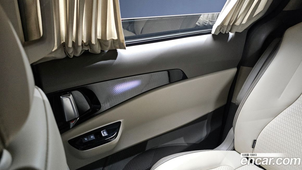 Kia Carnival 9-Seater Hi-Limousine, 2022