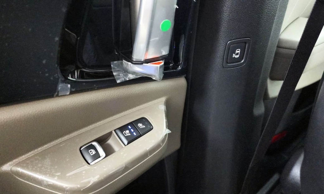 Kia Carnival 7-Seater Gravity, 2025