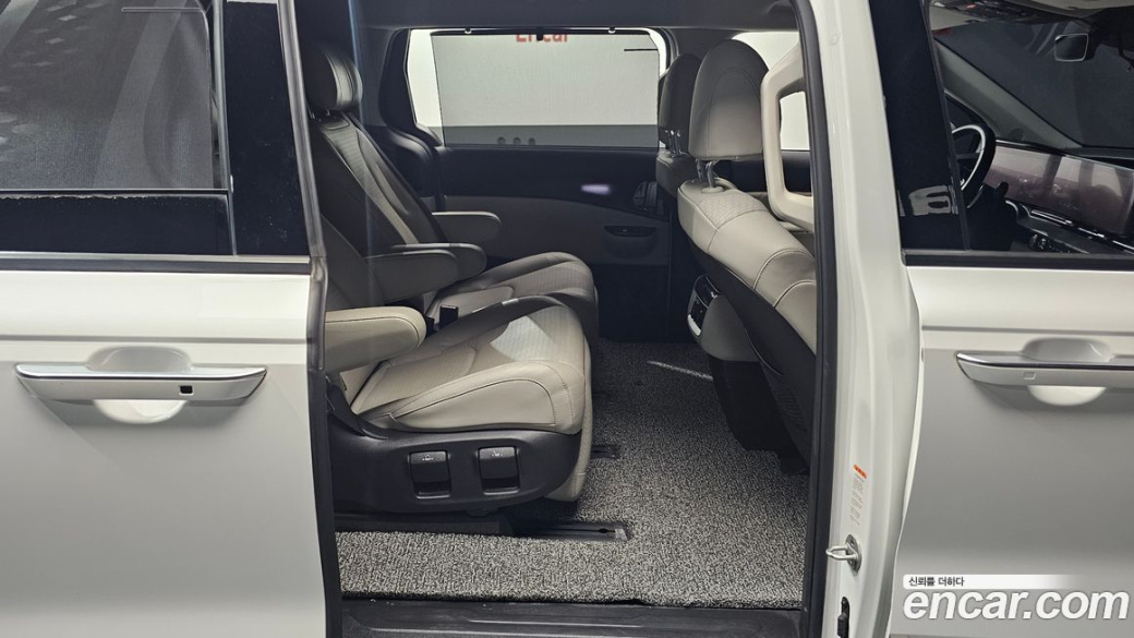 Kia Carnival 7-Seater Signature, 2023