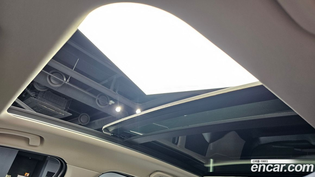 BMW 2-Series 220i Luxury, 2025