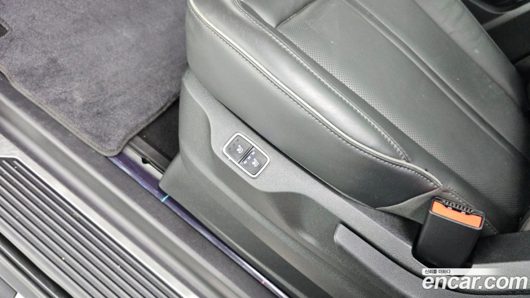 Hyundai Staria 4WD Lounge 9-Seater, 2025