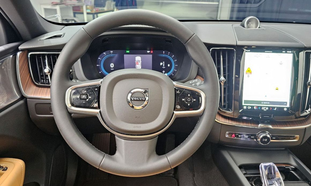 Volvo XC60 B5 Ultimate Bright, 2024