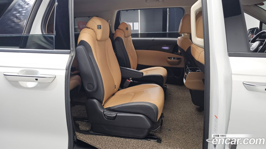 Kia Carnival 9-Seater Signature, 2023