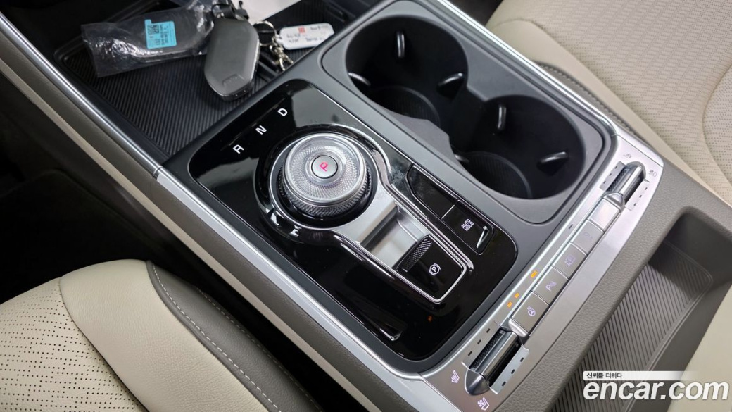 Kia Carnival 7-Seater Outdoor, 2025