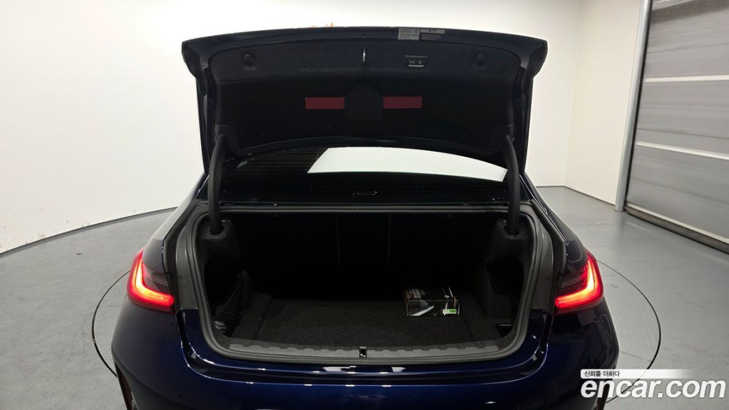 BMW 3-Series 320i M Sport, 2025