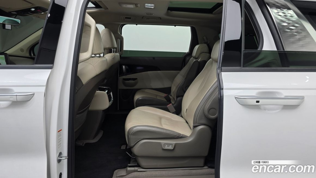 Kia Carnival 9-Seater Signature, 2022