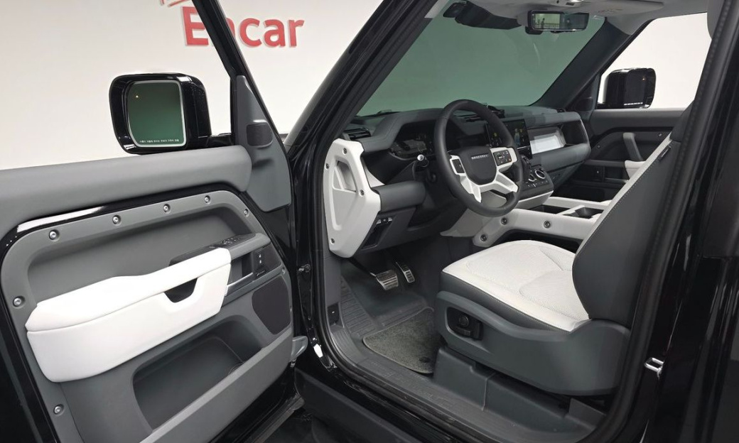 Land Rover Defender 90 D250 X-Dynamic SE, 2025
