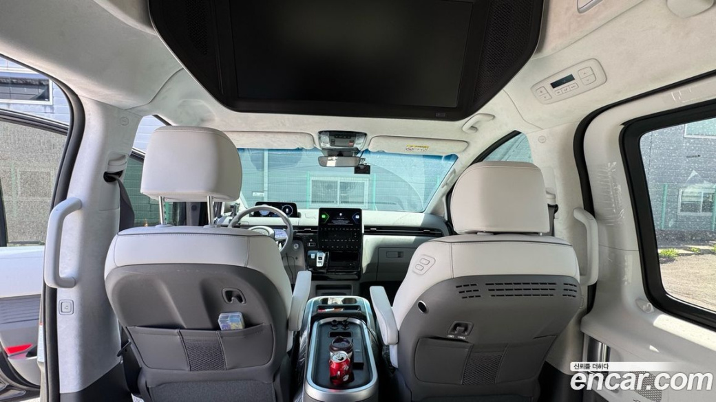 Hyundai Staria 4WD Lounge 7-Seater, 2023