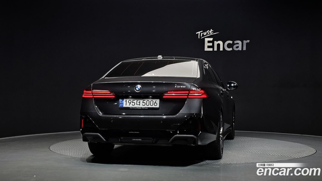 BMW 5-Series 520i, 2024