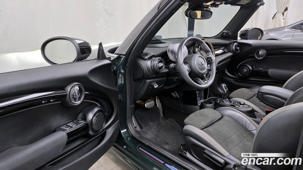 Mini Cooper Convertible JCW, 2024