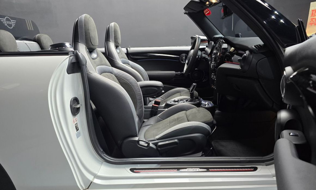 Mini Cooper Convertible JCW, 2024