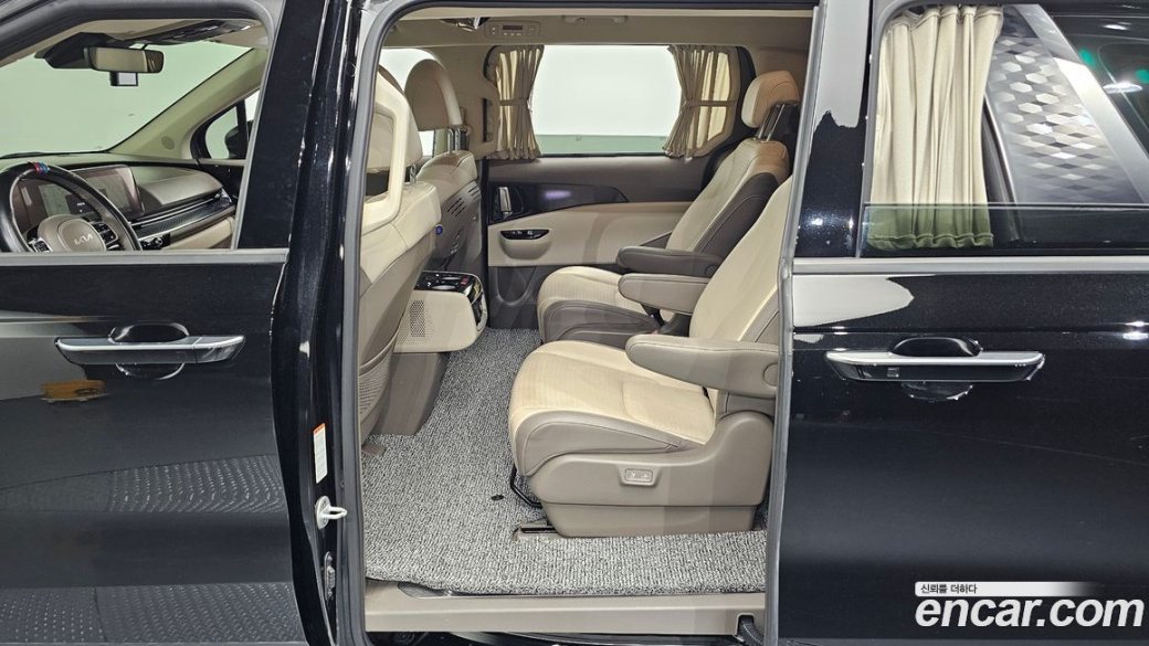 Kia Carnival 9-Seater Hi-Limousine, 2023
