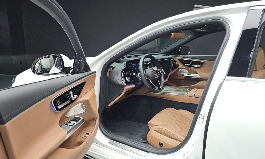 Mercedes-Benz E-Class E450 4MATIC Exclusive, 2024