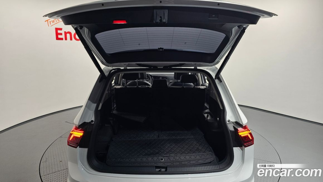 Volkswagen Tiguan 2.0 TSI Prestige, 2024