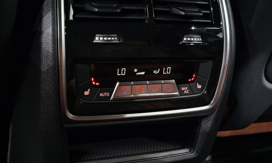 BMW X6 M60i, 2025