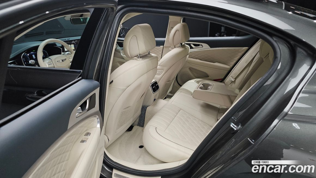 Genesis G70 Gasoline 2.5T 4WD, 2025