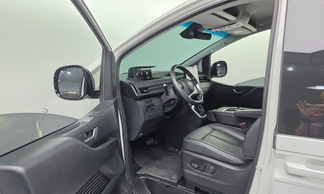 Hyundai Staria Tourer 11-Seater, 2025