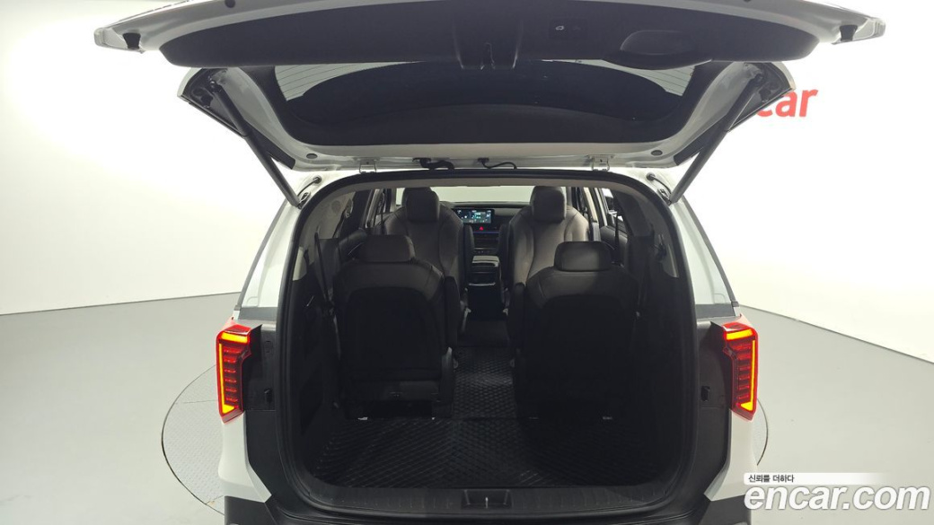 Kia Carnival 9-Seater Gravity, 2025