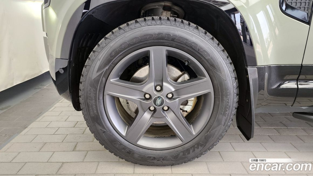 Land Rover Defender 110 D250 X-Dynamic SE, 2025