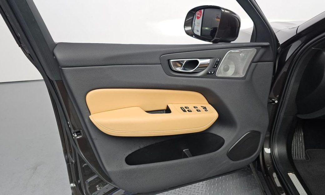 Volvo XC60 B5 Ultimate Bright, 2024