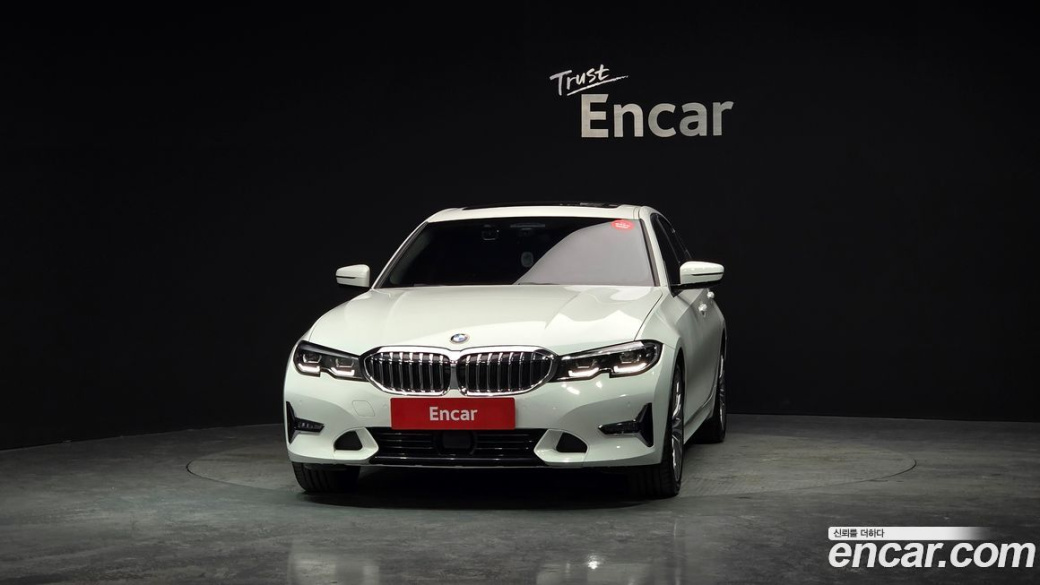 BMW 3-Series 320i Luxury, 2022