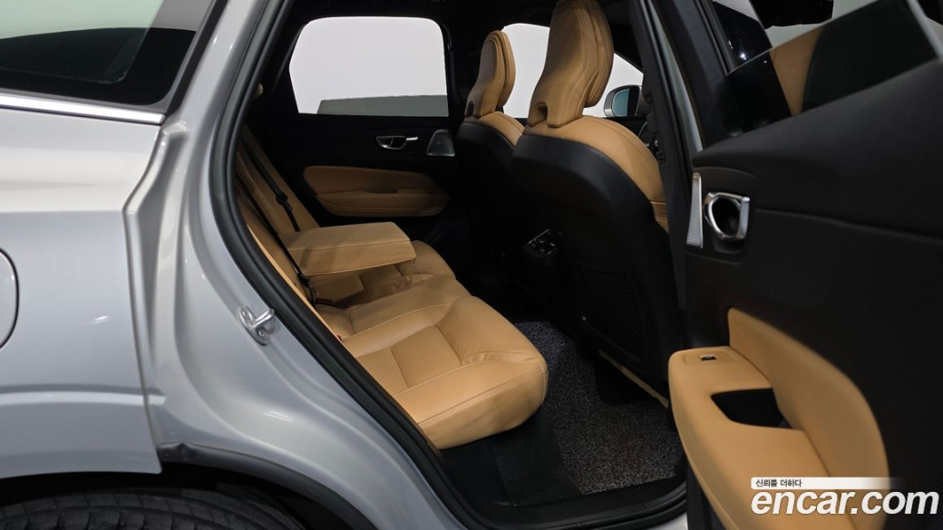 Volvo XC60 B5 Inscription, 2022