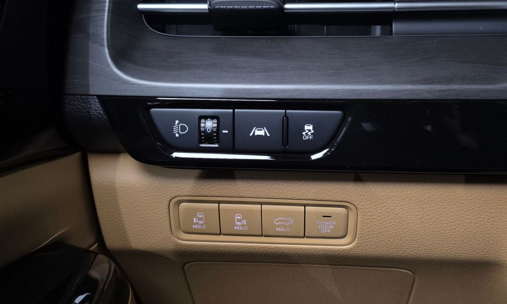 Kia Carnival 7-Seater Outdoor, 2022