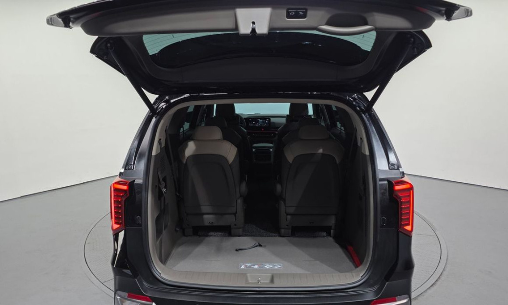 Kia Carnival 9-Seater Signature, 2025
