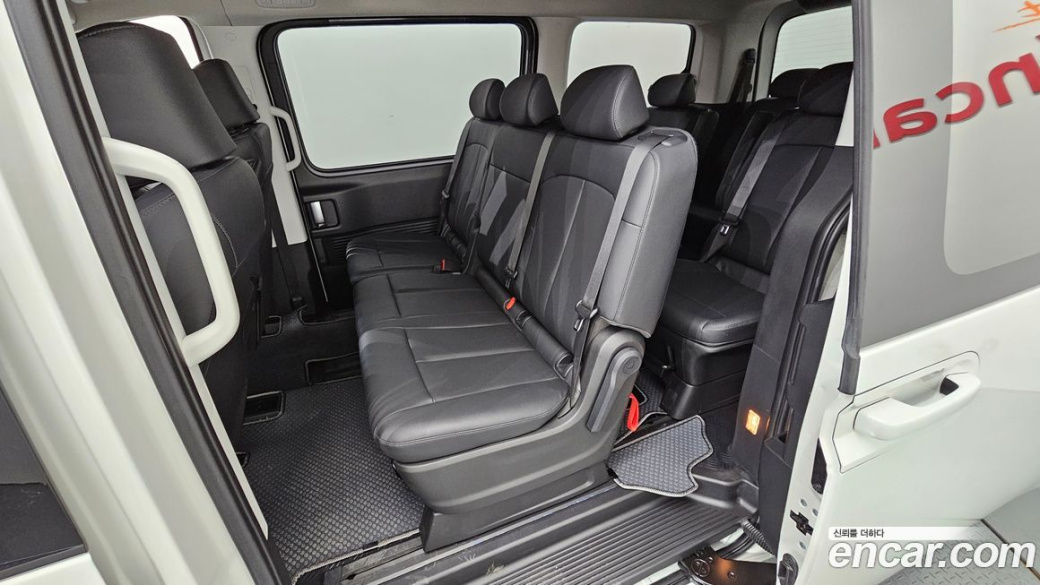 Hyundai Staria Tourer 11-Seater, 2025