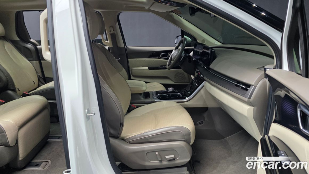 Kia Carnival 7-Seater Signature, 2023
