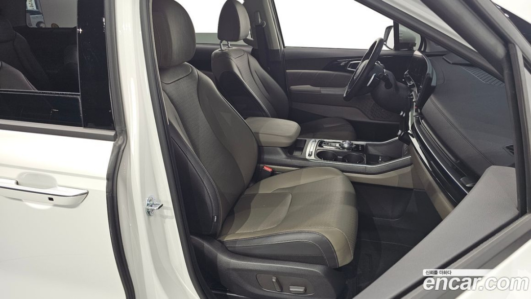 Kia Carnival 9-Seater Signature, 2025